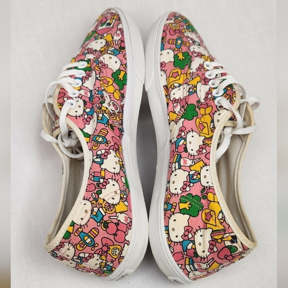 Vans × Hello Kitty Low Top Sneakers - Picture 7 of 10